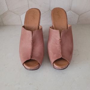 Naya Maiya Clogs